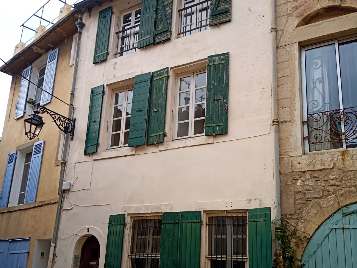 La Roquette à Arles — division d’immeuble